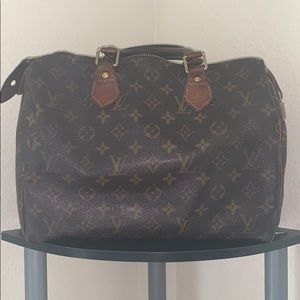 Louis Vuitton medium speedy
